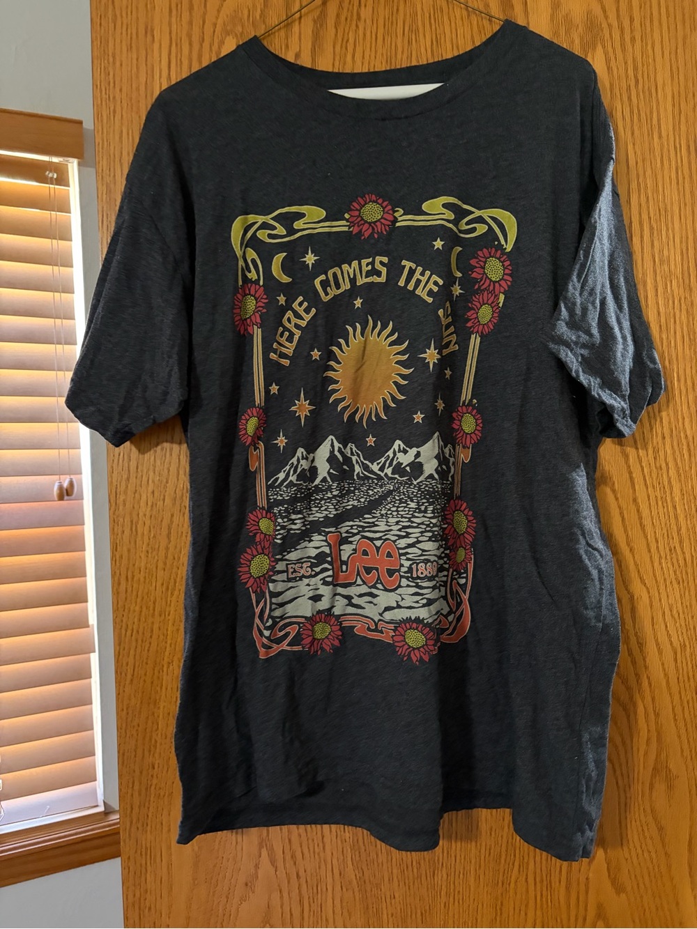 Lee Black Graphic Tee — 'Here Comes The Sun'